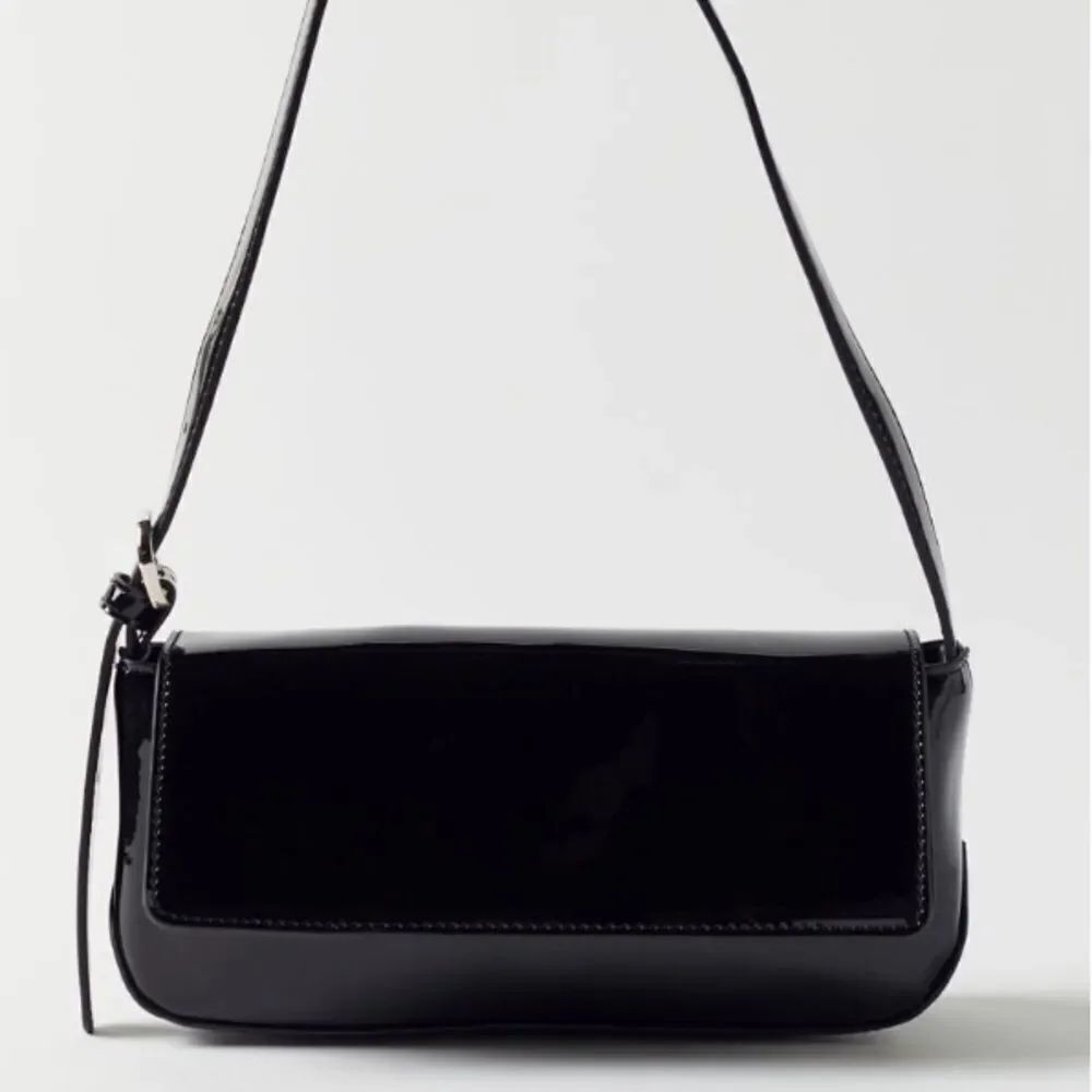 NWT UO Urban Outfitters Black Patent Flap Baguette Bag Purse